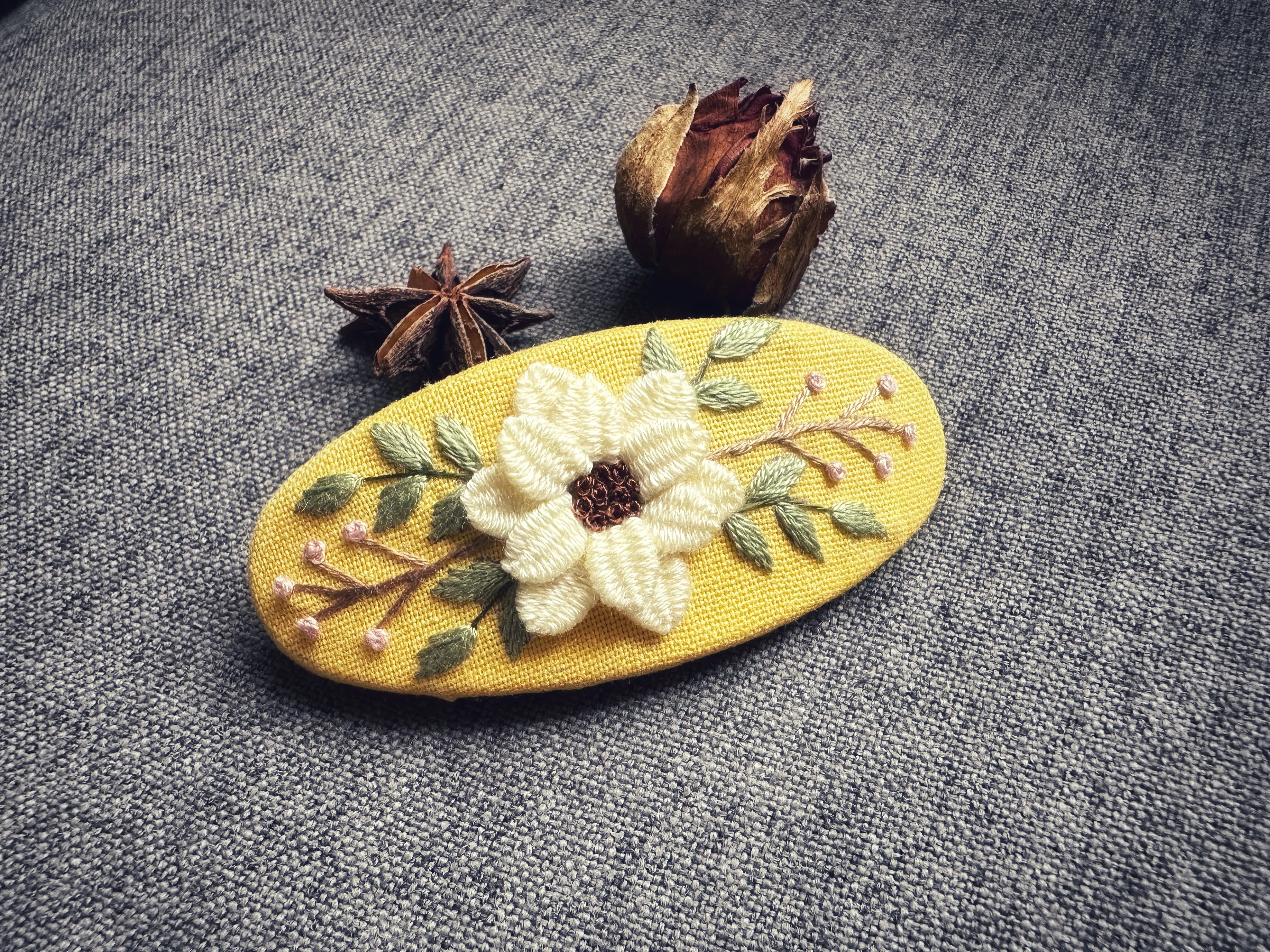 3D Floral Embroidered Back Hair Barrettes, Collection Imane