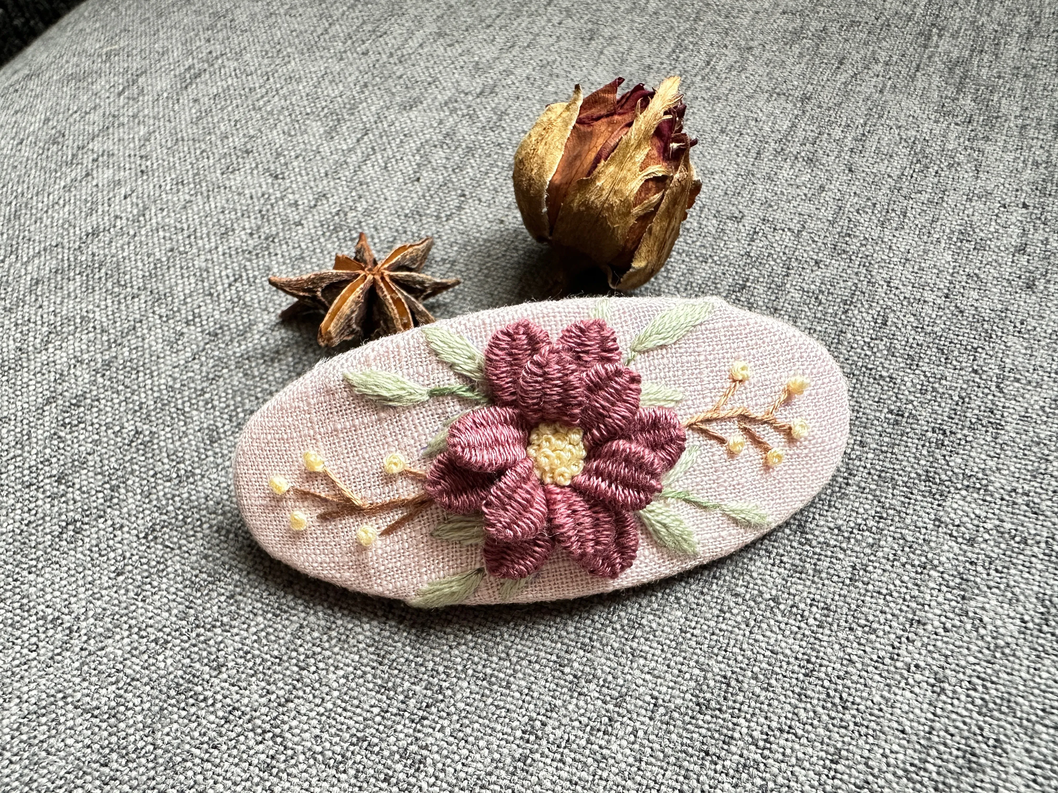 3D Floral Embroidered Back Hair Barrettes, Collection Imane